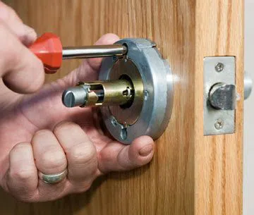 City Locksmith Store Milwaukee, WI 414-622-0670 - 13-New-Locks-Installation